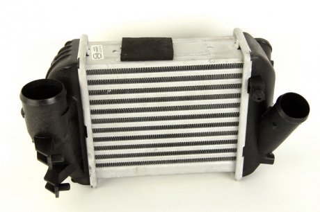 30755 NRF Радіатор інтеркулера Audi A4 2.5HDI 00-06 NRF 30755